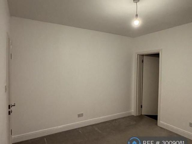 4 bedroom semi detached house to rent