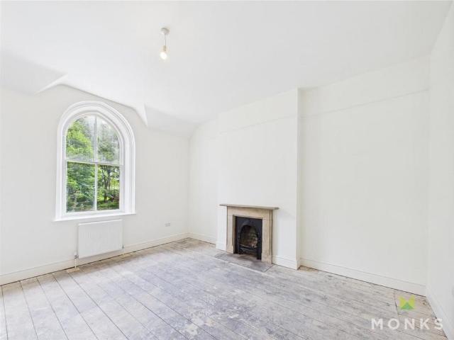 4 bedroom semi detached house to rent