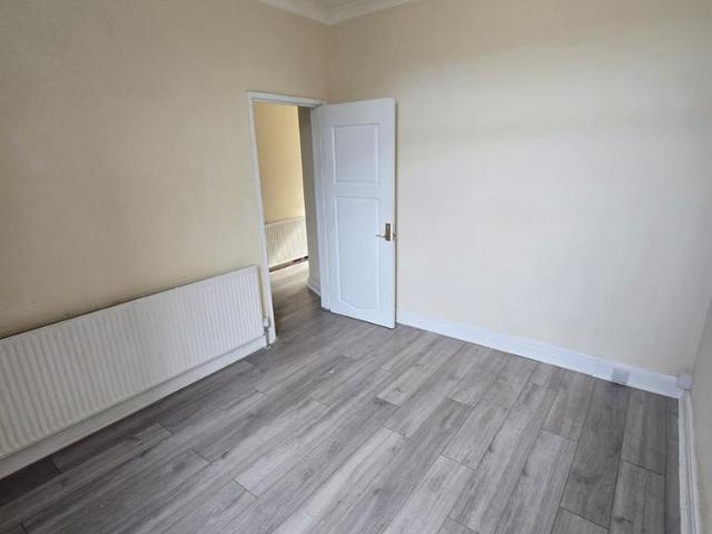 4 bedroom semi detached house to rent