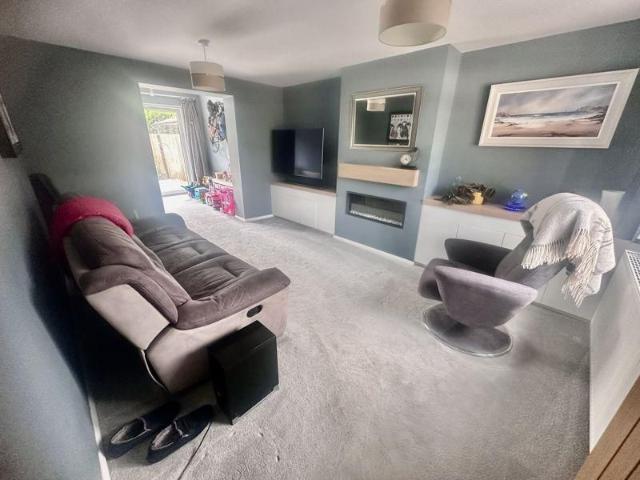 4 bedroom semi detached house to rent
