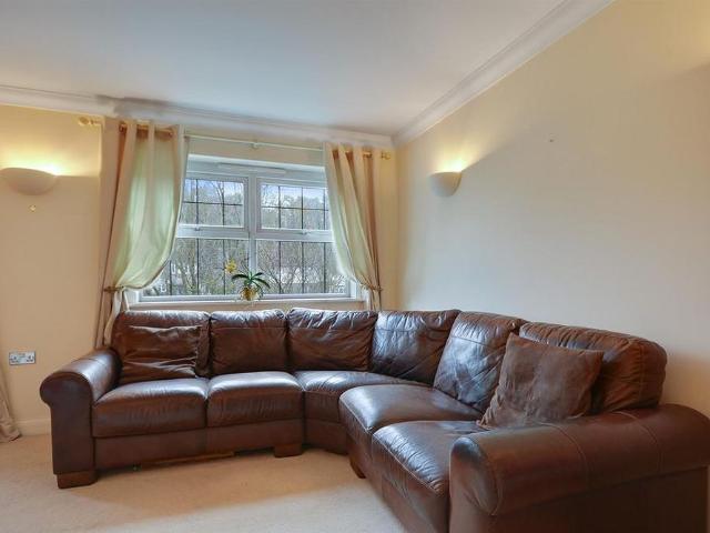 4 bedroom semi detached house to rent