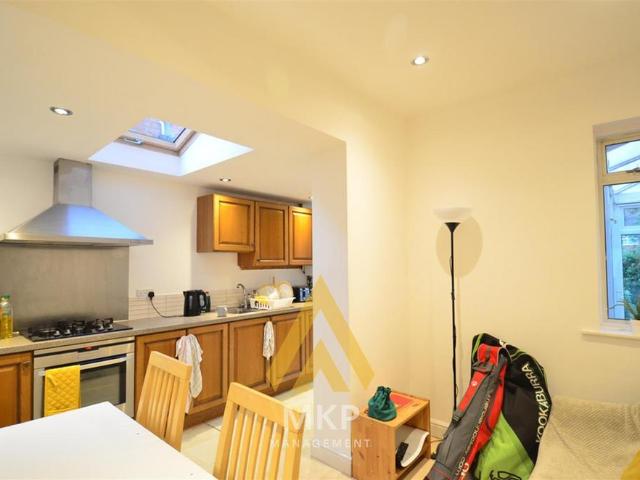 4 bedroom semi detached house to rent