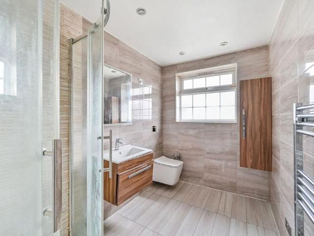 4 bedroom semi detached house to rent