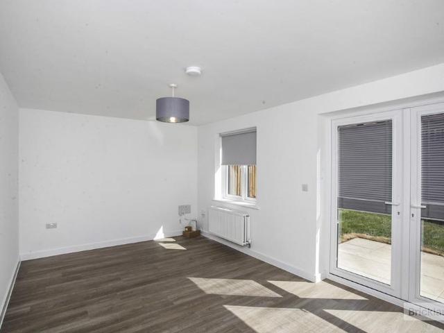 4 bedroom semi detached house to rent