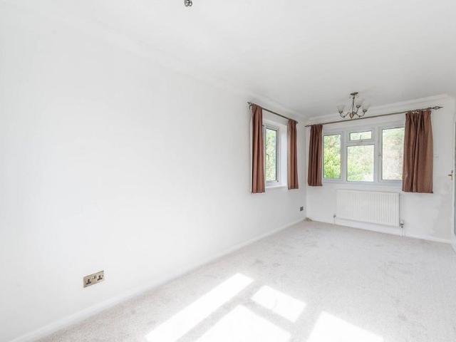 4 bedroom semi detached house to rent