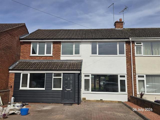 4 bedroom semi detached house to rent
