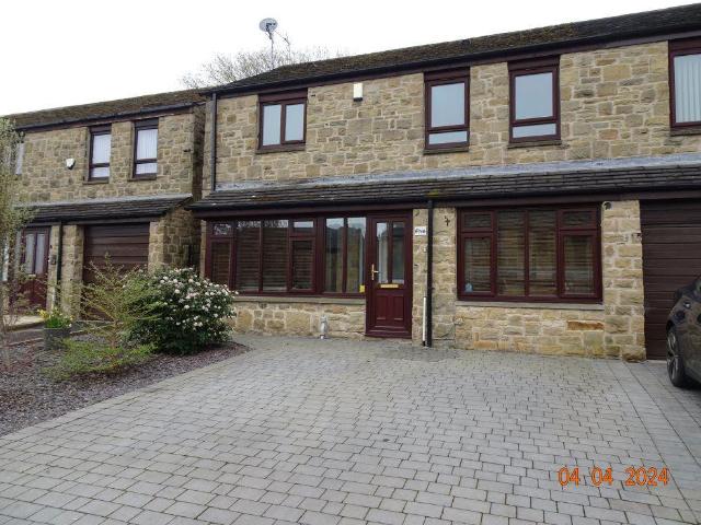 4 bedroom semi detached house to rent