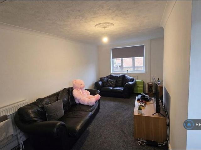 4 bedroom semi detached house to rent