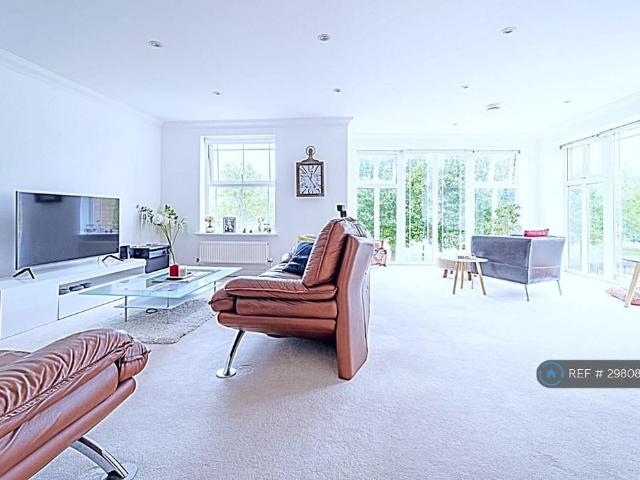 4 bedroom semi detached house to rent