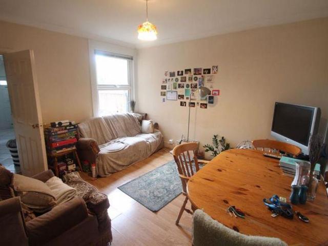 4 bedroom semi detached house to rent