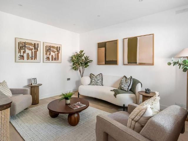 4 bedroom semi detached house to rent