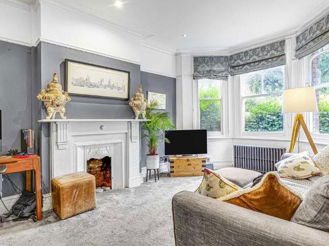 4 bedroom semi detached house to rent