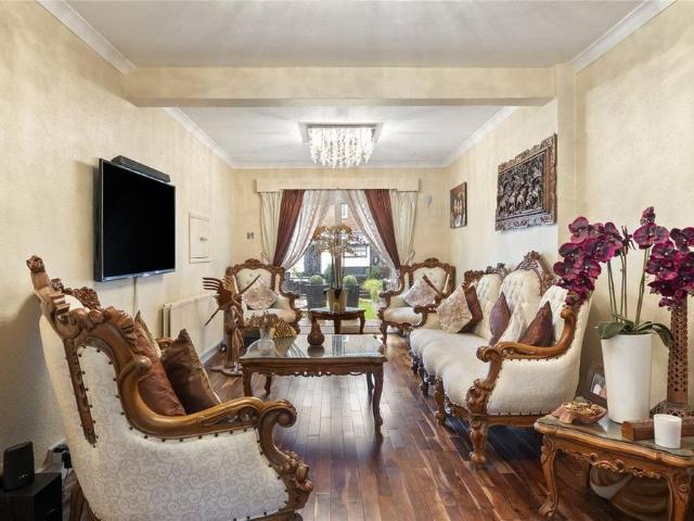 4 bedroom semi detached house to rent