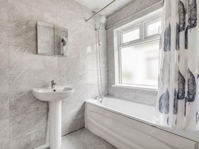4 bedroom semi detached house to rent