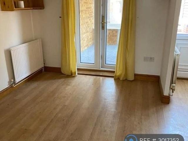 4 bedroom semi detached house to rent