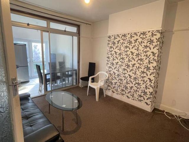 4 bedroom semi detached house to rent