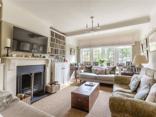4 bedroom semi detached house to rent
