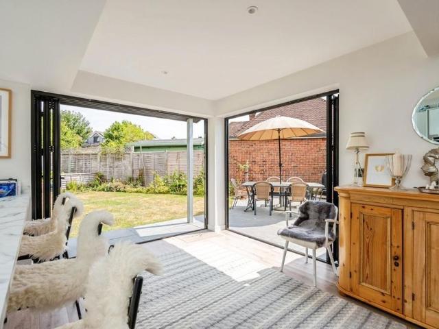 4 bedroom semi detached house to rent