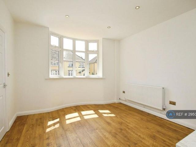 4 bedroom semi detached house to rent
