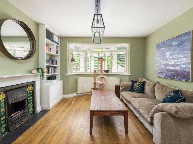 4 bedroom semi detached house to rent