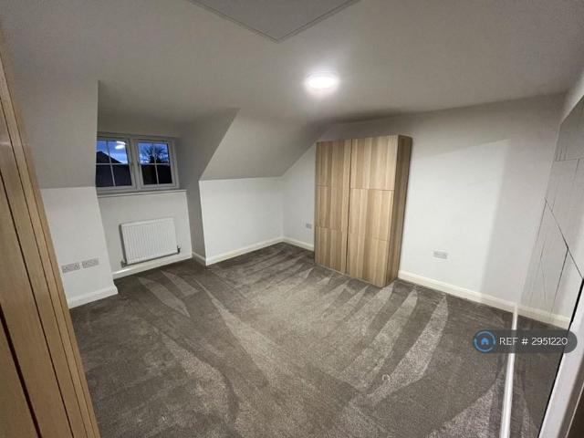 4 bedroom semi detached house to rent
