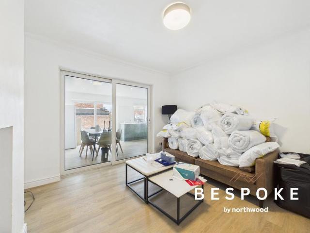4 bedroom semi detached house to rent