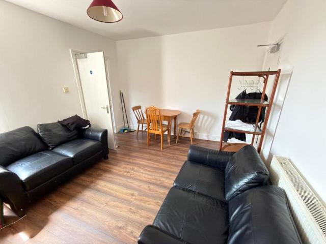 4 bedroom semi detached house to rent