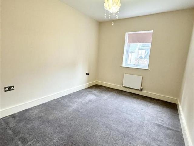 4 bedroom semi detached house to rent