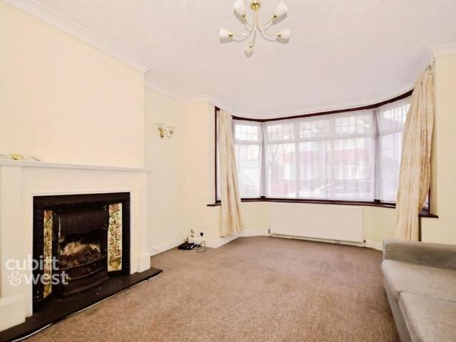 4 bedroom semi detached house to rent