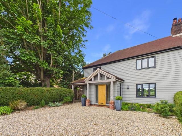 4 bedroom semi detached house to rent