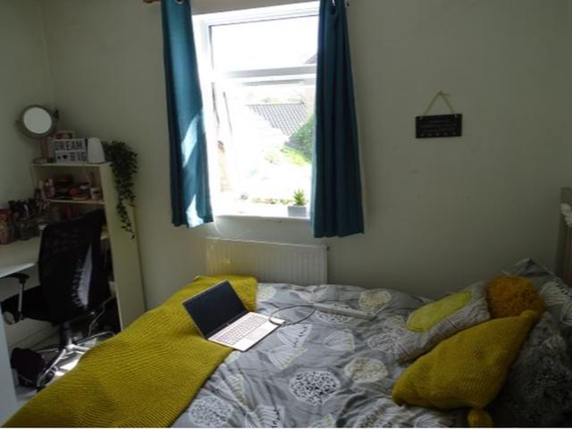 4 bedroom semi detached house to rent