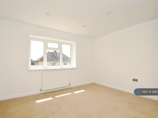 4 bedroom semi detached house to rent