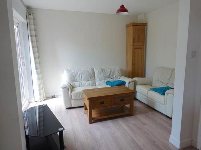 4 bedroom semi detached house to rent