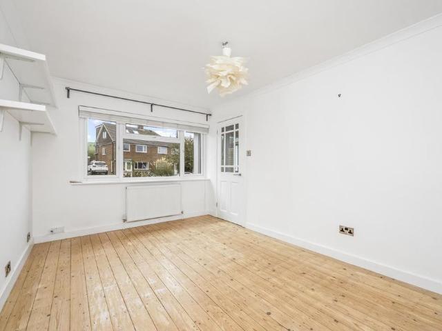 4 bedroom semi detached house to rent