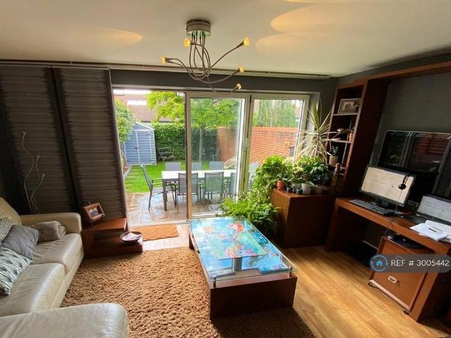 4 bedroom semi detached house to rent