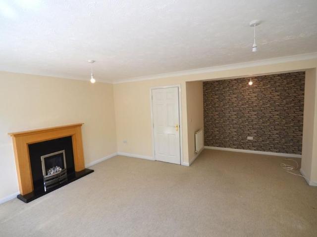 4 bedroom semi detached house to rent
