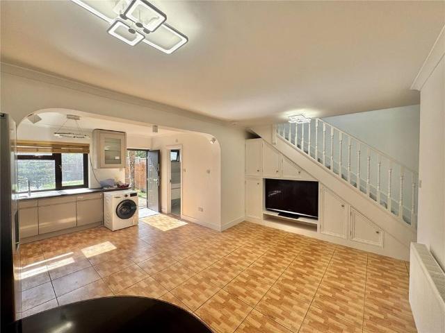 4 bedroom semi detached house to rent