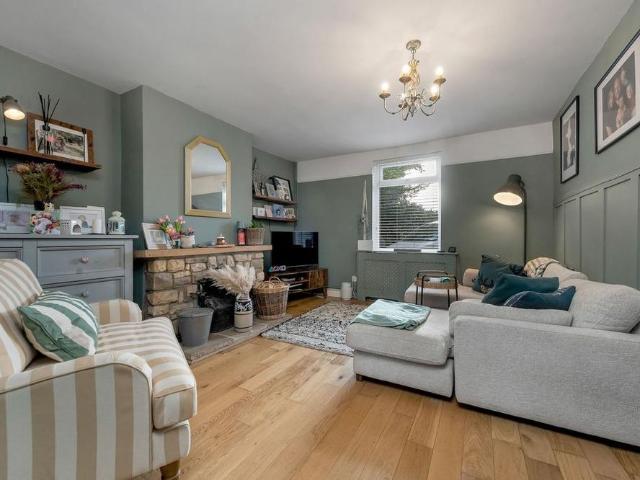 4 bedroom semi detached house to rent