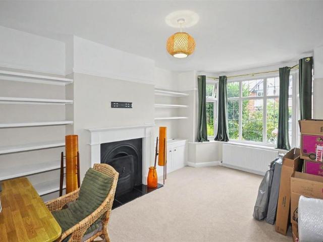 4 bedroom semi detached house to rent