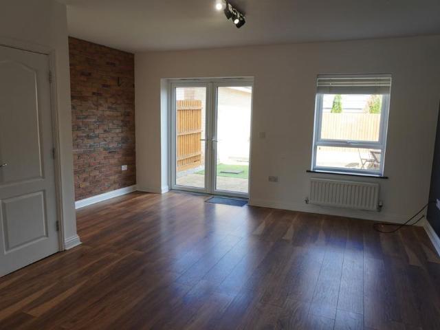 4 bedroom semi detached house to rent