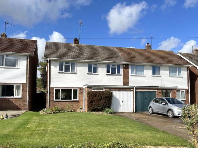 4 bedroom semi detached house to rent