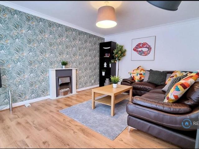 4 bedroom semi detached house to rent