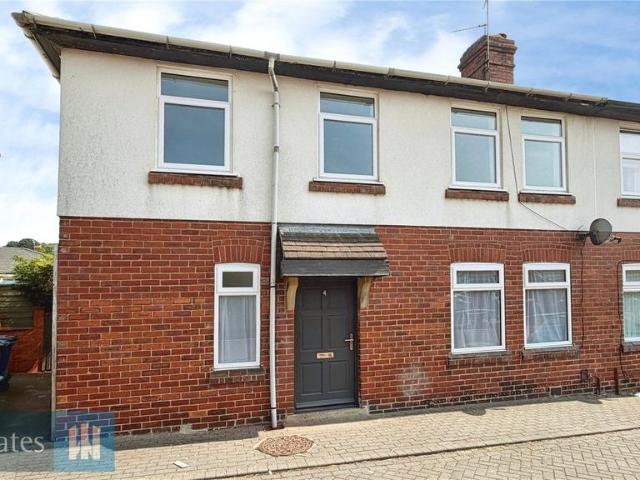 4 bedroom semi detached house to rent