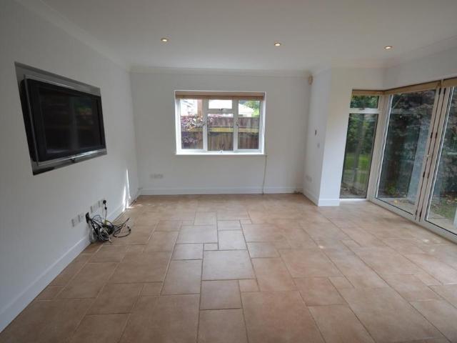 4 bedroom semi detached house to rent
