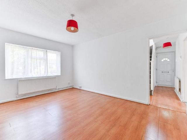 4 bedroom semi detached house to rent