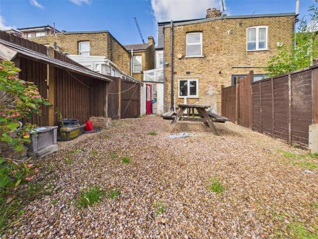 4 bedroom semi detached house to rent