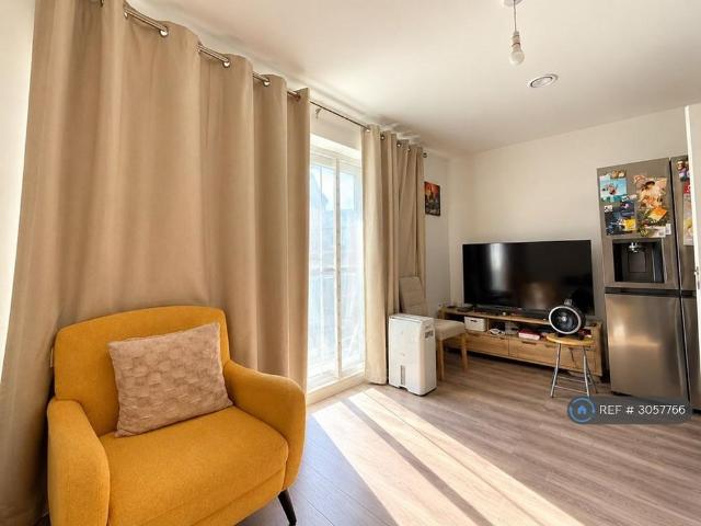 4 bedroom semi detached house to rent