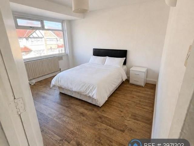 4 bedroom semi detached house to rent