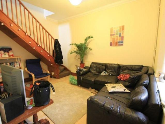 4 bedroom semi detached house to rent
