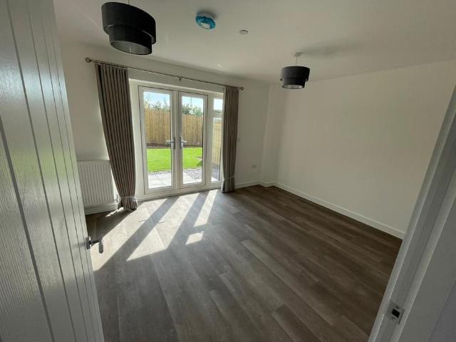 4 bedroom semi detached house to rent